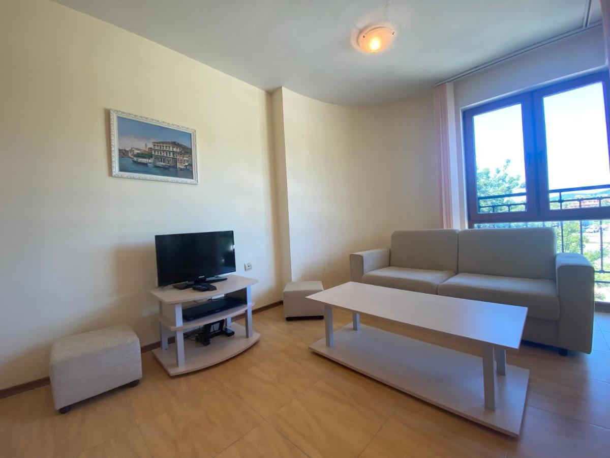 Amadeus 1 - 13b Large Two Bedroom *